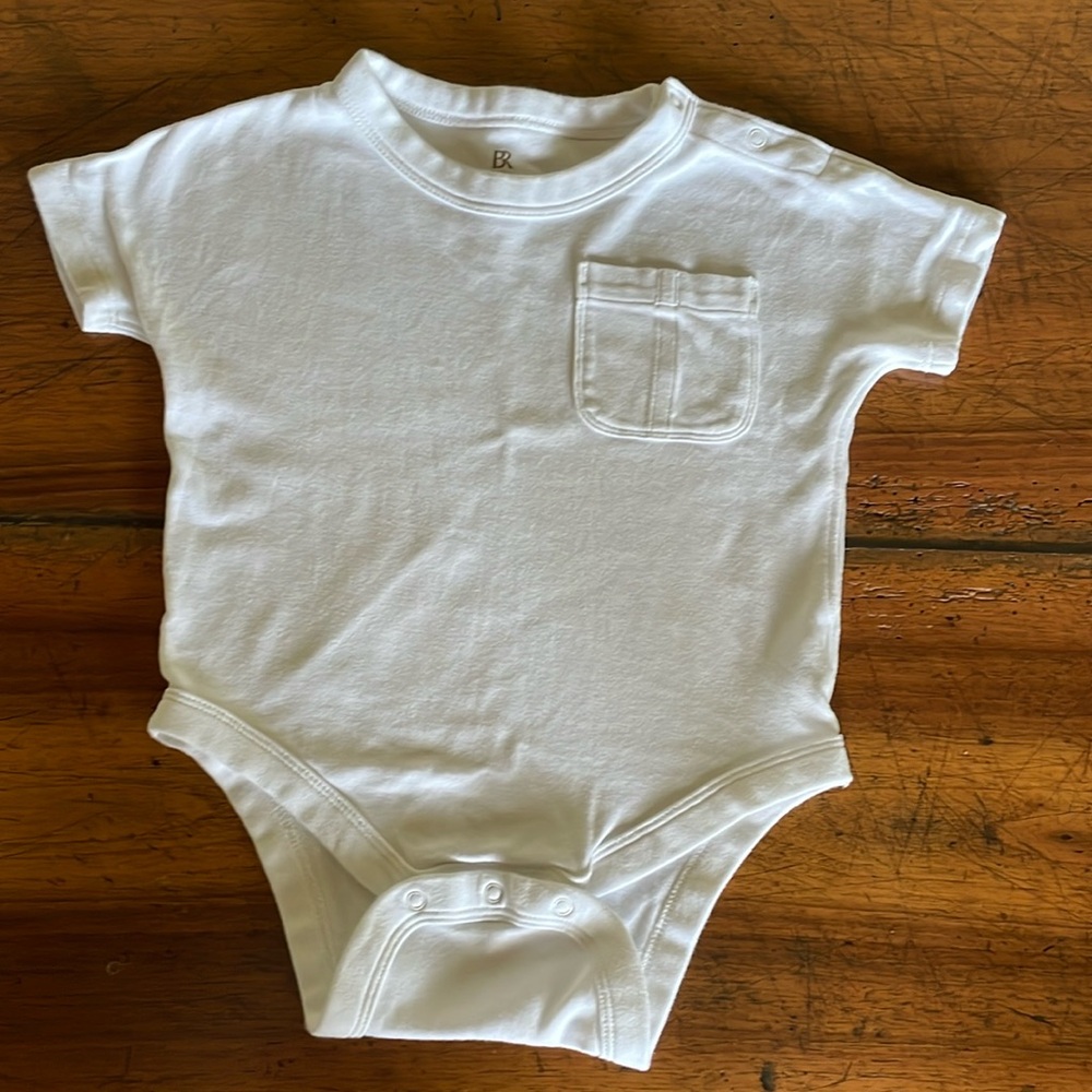 BANANA REPUBLIC | white Supima cotton onesie SHORT-SLEEVE BODYSUIT | 18-24m